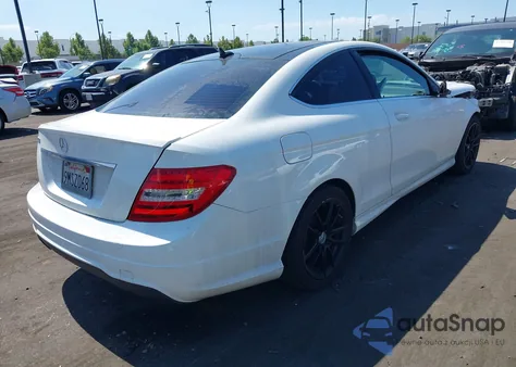2015 Mercedes-Benz C 250 из США, поврежденный, VIN WDDGJ4HB8FG358798
